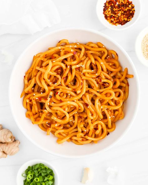 Chili Garlic Udon Noodles, Garlic Udon Noodles, Chili Garlic Noodles, Udon Noodles Recipe, Asian Noodle Recipes, Asian Noodle, Garlic Noodles, Asian Noodles, Udon Noodles