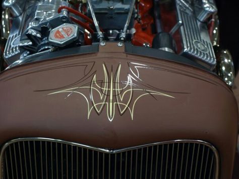 One arm bandit Car Pinstriping, Pinstripe Art, Pinstriping Designs, Striped Art, Garage Art, Wood Burning Art, Paint Line, Pinstripe Suit, Pinstriping