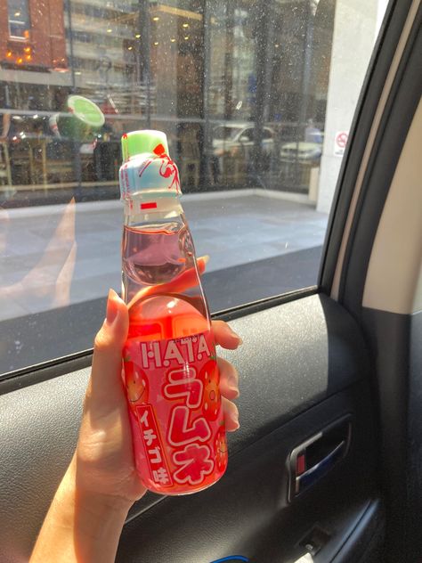 Fizzy Drinks Aesthetic, Ramune Soda Aesthetic, Ramune Soda, Marble Drink, Food Japan, Fizzy Drink, Classy Acrylic Nails, Super Yummy, Japan Food