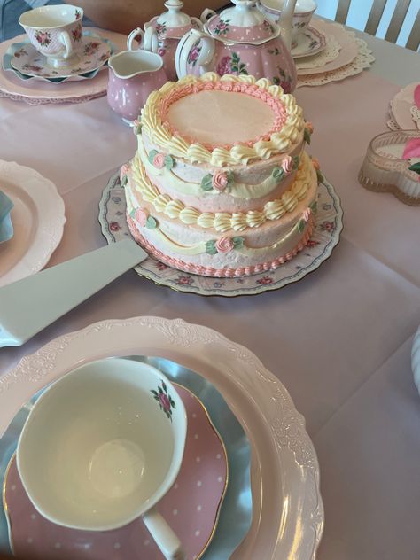 Croquette Tea Party, 18th Birthday Tea Party Ideas, Croquette Birthday Party, Coquette Party Ideas, Tea Theme Cake, Tea Party Theme Cake, Coquette Party Theme, Victorian Birthday Party, Teen Tea Party