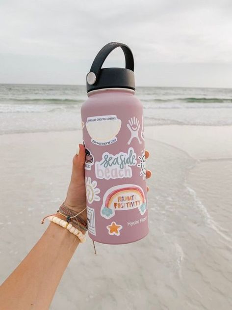 Flask Stickers Ideas, Hydro Flask Stickers Ideas, Flask Art, Airport Essentials, Custom Hydro Flask, Hydro Flask Stickers, Water Bottle Art, Hydro Flask Bottle, Girls Water Bottles