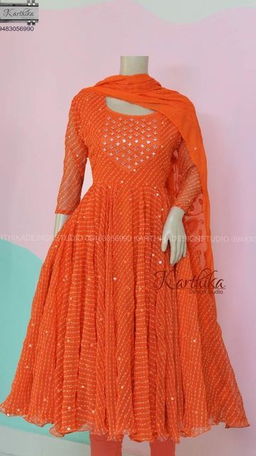 Bandhani Anarkali, Basic Blouse Designs, Frock Models, Pink Blouse Designs, Style Kurti, Simple Frock Design, Long Frock Designs, Long Gown Design, Simple Frocks