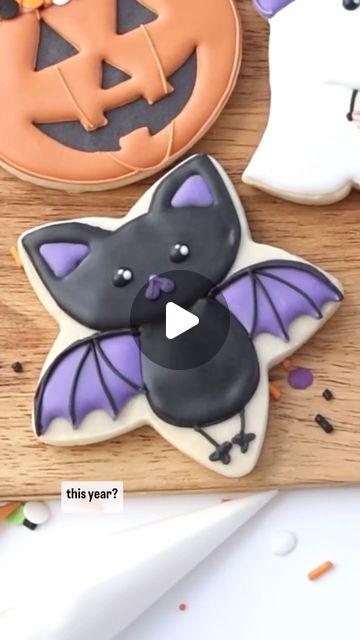 Maddie Gartmann on Instagram: "Share this cookie idea with your bestie for your upcoming baking/spooky movie night. (Not sure if that’s actually a thing but I think I now need to make that a thing, don’t you?)   I originally saw this design posted by @thebearfootbaker a few years back so please give her all the credit for the genius idea.   Decorating cookies, Halloween treats, bat cookies, cookie flips, Halloween cookies, reels for kids, Halloween diy, royal icing, sugar cookies, satisfying" Bat Cookies Royal Icing, Cute Halloween Cookies Decorated, Decorated Fall Cookies, Diy Royal Icing, Halloween Royal Icing Cookies, Cookie Flips, Halloween Cookies Royal Icing, Bat Cookies, Spooky Movie Night