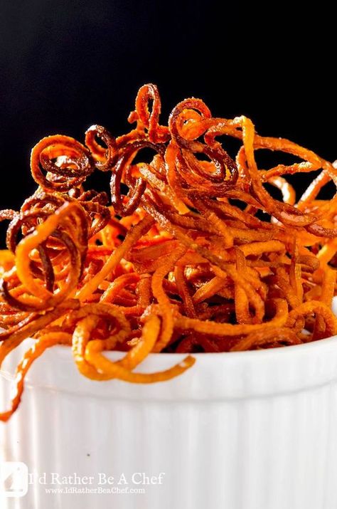 I just love how crunchy these sweet potato french fries get in this recipe. This is the last shoestring sweet potato fries recipe I'll need! Sweet Potato French Fries, Potato French Fries, Fried Sweet Potato, Sweet Potato Fries Recipe, Spiralized Sweet Potato, Sweet Potato Recipes Fries, French Fried Potatoes, Yummy Sweet Potatoes, Easy Potato Recipes