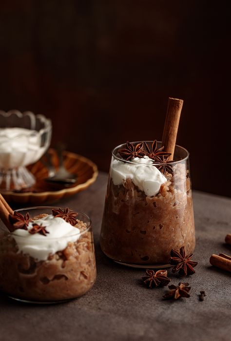 Chai Rice Pudding (Vegan) - Yoga of Cooking Rice Pudding Vegan, Chocolate Rice Pudding, Chocolate Brioche, Orange Pound Cake, Rice Pudding Recipes, Plant Based Yogurt, Brunch Desserts, Spiced Rice, Comfort Desserts