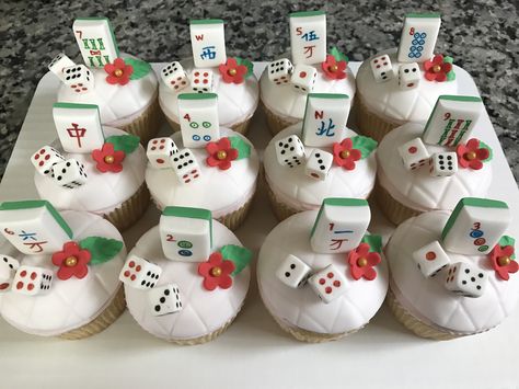 Mahjong cupcakes. Mah Jongg Party Ideas, Mahjong Party Ideas, Mahjong Snacks, Mahjong Cake Design, Mahjong Cake, Mah Jongg Gifts, Mahjong Party, Mahjong Flower Tiles, Mah Jong