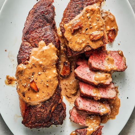 Delish Parisian Dinner, Steak Au Poivre, Garlic Cream Sauce, Classic French Dishes, French Dishes, Strip Steak, Master Chef, Most Popular Recipes, How To Cook Steak