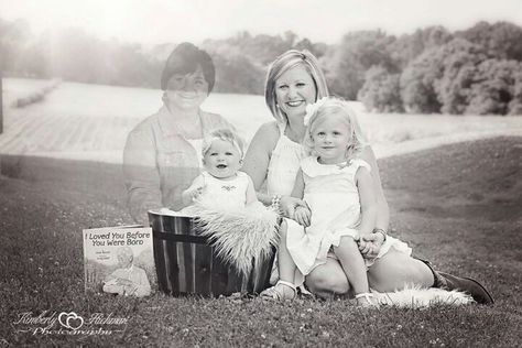 This is so sweet. Photo shopped grandma who never met her grand babies. Maryville Tennessee, Generation Pictures, Memorial Ideas, Photoshop Ideas, Family Pic, Family Summer, Photography Photoshop, Prom Pictures, Photo Memories