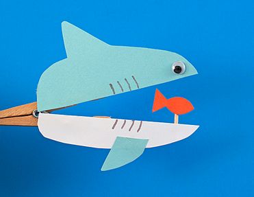 Clothes Pin Shark Puppet Shark Clothespin Puppets Free Printable, Shark Puppet Craft, Clothes Pin Puppets, Clothespin Crafts Kids, Shark Preschool, Shark Week Crafts, Shark Crafts, Shark Puppet, Sea Animal Crafts