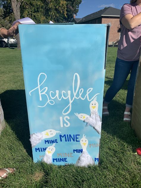 Sorority Box Reveal, Finding Nemo Big Little Reveal, Big Little Box Reveal Ideas, Sister Reveal Ideas, Sorority Reveal Boxes, Big Sis Lil Sis Reveal Ideas, Big Sis Little Sis Reveal Ideas, Big Little Reveal Box Ideas, Big Little Box Reveal