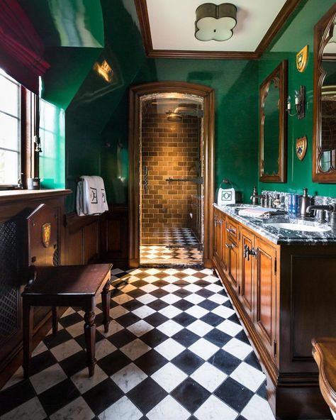 87 Likes, 2 Comments - Rinfret, Ltd. (@rinfretltd) on Instagram: “What's black and white (and green + glossy) all over? 👆 #rinfretltd #lacquer #bathroom…” Green Maximalist Bathroom, Vintage Art Deco Bathroom, Ministry Of Magic Bathroom, Emerald Bathroom Ideas, Black And White Checkered Floor Bathroom, Green Forest Bathroom, Green Art Deco Bathroom, Green And Black Bathroom, Dark Green Bathroom Ideas