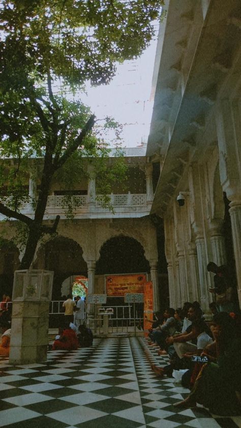 Iskcon Juhu Mumbai, Iskon Temple Juhu, Vrindavan Snapchat Story, Juhu Beach Mumbai Snapchat, Iskon Temple Vrindavan, Mero Vrindavan, Krishna Mandir, Mathura Vrindavan, Vrindavan Dham