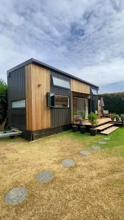 Tiny House Luxury, Tiny House Interior Design, Tiny House Nation, Tiny House Loft, Tiny House Inspiration, Home Features, Container House Plans, Casa Container, Tiny House Decor