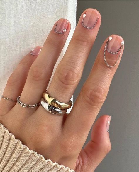 Bachelorette Party Nails, New Nail Trends, Metallic Nail Art, Metallic Nail, Fall Nail Trends, Trendy Nail Art Designs, Party Nails, Metallic Nails, Trendy Nail Art