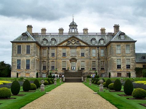 English country house fantasy collection - Belton House, Lincolnshire. The exemplar of the English country house. Belton House, Modern Castle, English Manor Houses, English Castles, Castle Mansion, Lots Of Windows, English Manor, Castle House, Chateau France