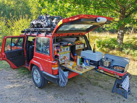 Jeep Patriot Camper Conversion, Overland Storage Ideas, Jeep Overlanding Setup, Xterra Accessories Ideas, Jeep Xj Camping, Jeep Wrangler Camping Setup, Jeep Xj Overland, 4x4 Camping Setup, Jeep Xj Interior Mods