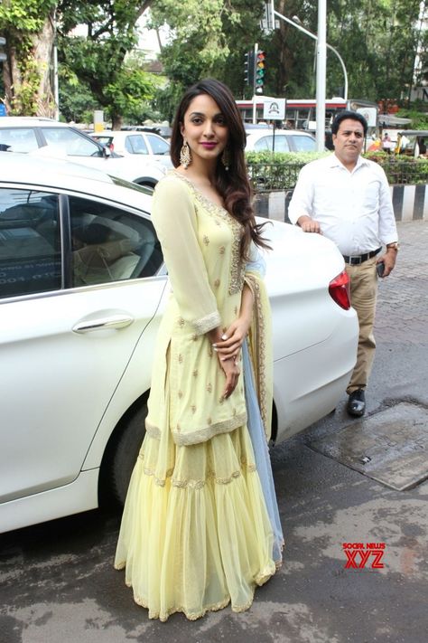 Mumbai: Kiara Advani at the launch of a store - Social News XYZ Jug Jug Jeeyo Kiara Outfits, Kiara Advani Suits, Kiara Advani Indian Wear, Kiara Advani Kurti, Kiara Advani Lehenga, Kaira Advani, Lehenga Dress, Bridal Suits, Bride Photos