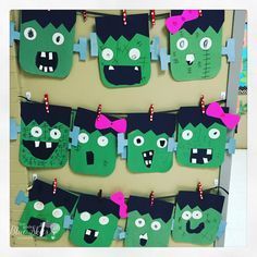 Frankenstein Halloween Craft Freebie - First Grade Blue Skies Halloween Classroom Crafts, Frankenstein Craft, Halloween Art Projects, Halloween Crafts Preschool, Halloween Kindergarten, October Crafts, Halloween Arts And Crafts, Halloween Classroom, Halloween Preschool