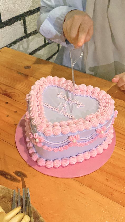 Purple And Pink Party Theme, Purple And Pink Vintage Cake, Pink And Purple Cake Ideas Simple, Pink And Purple Cakes Birthday, Pink Purple Birthday Cake, Pink And Purple Heart Cake, Birthday Cake Pink And Purple, Pink And Purple Cakes, Birthday Cake Aesthetic Purple