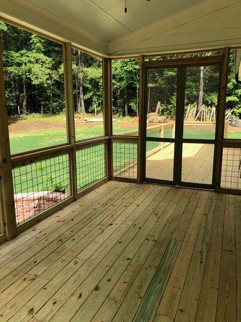 Screen Porch With Hog Wire, Screen Porch On Mobile Home, Dog Friendly Screened In Porch, Cow Panel Porch Railing, Wrap Around Porch Railing, Screened In Back Deck, Diy Screened In Porch, Simple Screened In Porch, Screened In Porch Ideas On A Budget