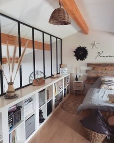 Loft Half Wall Ideas, Mezannine Loft Interior Design, Partition Shelves, Loft Railing, Loft Windows, Mezzanine Bedroom, Asma Kat, Loft House Design, Loft Wall