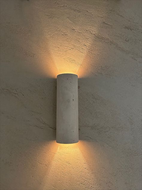 Stone Wall Lighting, Living Room Lighting Design, Plaster Wall Lights, Hidden Lighting, House Design Exterior, Minimal Lighting, Deco Luminaire, Lighting Concepts, Exterior Wall Light