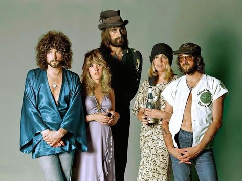 Rumours Album, Mick Fleetwood, Buckingham Nicks, Fleetwood Mac Rumors, Lindsey Buckingham, Stevie Nicks Fleetwood Mac, Party Photoshoot, Rock And Roll Bands, British American