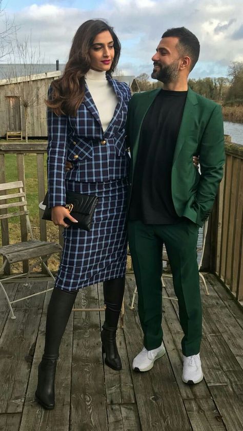 Sonam k Ahuja with her husband Anand Ahuja Anand Ahuja, Sonam Kapoor Fashion, Jobe Bellingham, Long Blouse Designs, Dresses Western, Abaya Style, Interesting Outfits, Desert Dream, Cloth Design