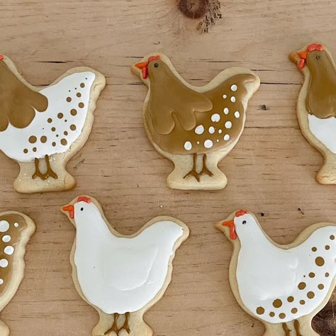 madison.jorgensen.loosle on Instagram: "Celebrated my almost six year old tonight with a chicken party 🐓🎈" Classy Farm Birthday Party, Chicken Themed Birthday Party, Chicken Birthday Party, Chicken Cookies, Chicken Birthday, Chicken Party, Chicken Cake, Farm Themed Birthday Party, Iced Biscuits