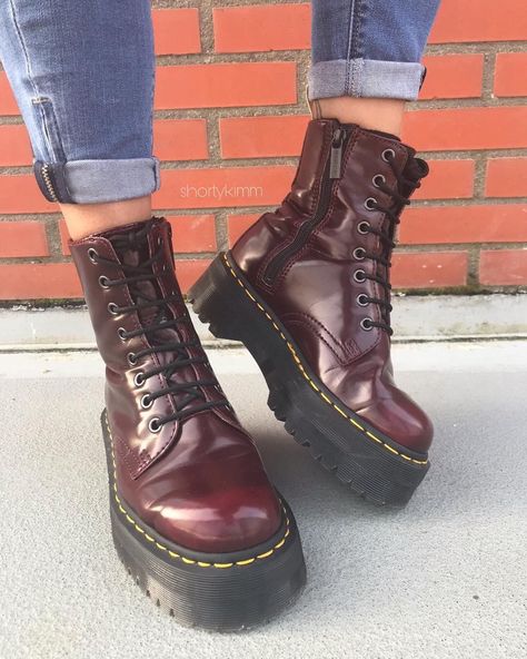 Maroon Doc Martens, Maroon Boots, Combat Boots Style, Doc Martens Boots, Embroidery Shoes, Shoes Teen, Dr Martens Boots, Dr Martens Shoes, Pretty Shoes