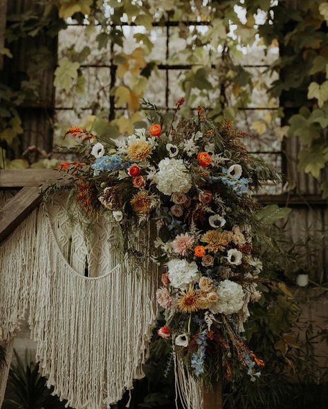 Alex & Tyler’s ethrel wedding decor was exquisite and surrounded by organic tones of oranges, reds, white, and hints of blue. Let us help you create unforgettable moments today! . . . . . Planning + Design: @theyellowrose.weddings Photography: @ashleysteinphoto Signage: @theyellowrose.weddings Catering: @amandascateringnc Bar: @hiwirebrewing_avl Venue: @theeventspace_avl Florals: @shadygroveflowers Hair & Makeup: @annawbeauty Live Music: @carolinamusicplanner Rentals: @theyellowrose.weddin... Ethereal Wedding Decor, Yellow Rose Wedding, Wedding Aisle Decor, Indian Wedding Planner, Wedding Aisle Decorations, Multicultural Wedding, Ethereal Wedding, Creative Event, Carolina Wedding