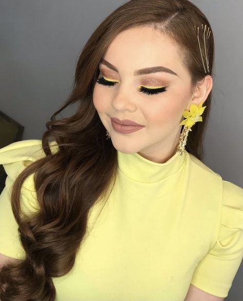 Mustard Yellow Makeup, Yellow Makeup Looks For Quince, Mustard Yellow Makeup Looks, Yellow Eye Makeup For Haldi, Makeup With Yellow Lehenga, Fancy Makeup, Western Dresses, Yellow Dress, Maquillaje De Ojos