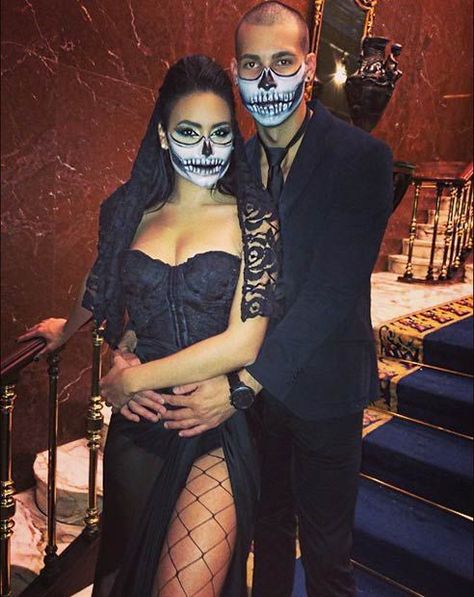 skeleton-couple Horror Smink, Halloween Costume Couple, Meme Costume, Halloweenský Makeup, Couples Halloween Costumes, Best Couples Costumes, Halloween Coustumes, Skeleton Makeup, Holloween Costume