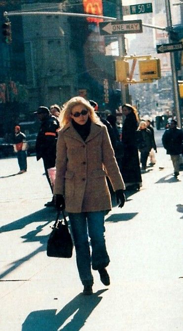 Carolyn Bessette, Winter Trousers, Jfk Jr, 60 Fashion, Fashion Line, Style Icon, 90s Fashion, Style Icons, Winter Outfits