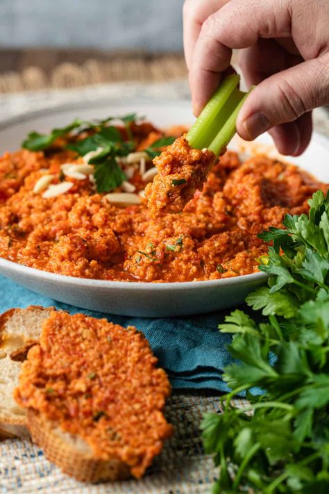 Romesco Dip, Romesco Sauce Recipe, French Sauces, Romesco Sauce, Tomato Sandwich, Sandwich Spread, Blender Recipes, Baked Fish, Cooking Ingredients