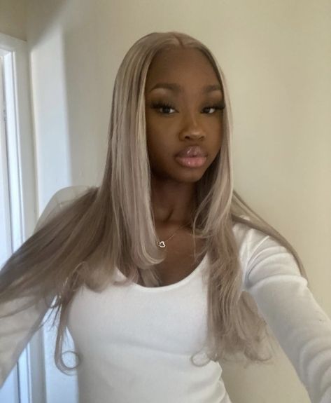 Dark Skin Blonde Hair, Bottle Blonde, Beautiful Black Hair, Blonde Hair Girl, Ash Blonde Hair, Hair Stylies, Face Card, Dark Skin Women, Blonde Wig