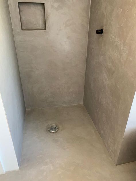 Polished Concrete Bathroom, Bathroom Concrete Floor, Polished Concrete Kitchen, Concrete Worktop, Cement Bathroom Floor, Microcement Walls, Micro Concrete, Cement Bathroom, Concrete Shower