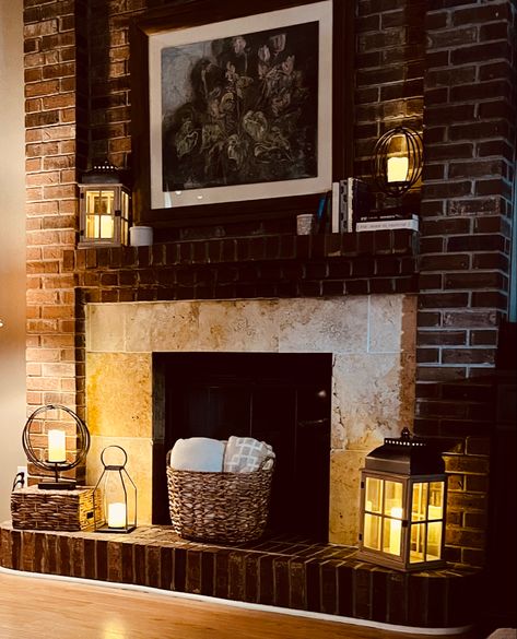 Decorating Red Brick Fireplace, Dark Brown Brick Fireplace, Red Brick Fireplace Mantle Decor, Red Brick Fireplace Decor, Red Brick Fireplace Mantle, Brick Fireplace Mantle Decor, Brown Brick Fireplace, Fireplace Lanterns, Fireplace Mantle Ideas