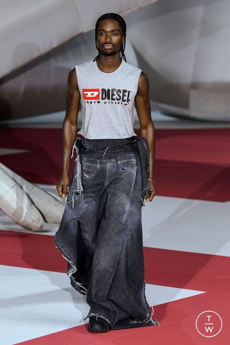 Runway Men, Hot Couture, Diesel Jeans Mens, Style Moodboard, Fashion Courses, Diesel Denim, Fashion Events, Oversized Jeans, Spring Summer 2023