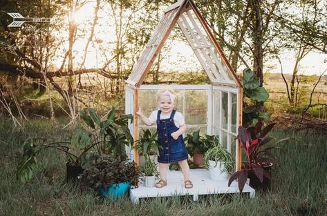 Fall Shoot, Weekend House, Easter Photos, Mini Greenhouse, Old Windows, Green House, Mini Sessions, Outdoor Settings, Senior Photos