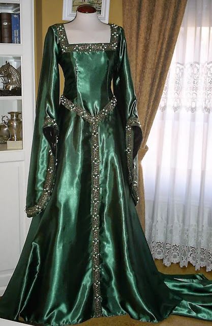 Elvish Clothes, Mideval Dress, Elven Dress, Medieval Gown, Fairytale Fashion, Fantasy Dresses, Fantasy Gowns, Medieval Dress, Medieval Clothing