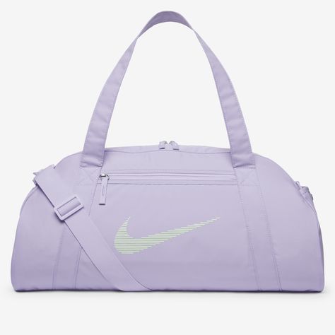 Whatever your fitness goal is, let this duffel bag be your companion. Simple and sleek, the Nike Gym Club Duffel has the space to hold all the essentials without the bulkiness of a regular duffel. The double zip main compartment has the space for shoes, clothes or other necessities, while the zippered front pocket keeps your small stuff organized. Whether carrying it with the removable and adjustable shoulder strap or its handles, this bag is an easy-to-grab essential. Mochila Nike, Gym Club, Sport Nike, Gym Essentials, Small Stuff, Girly Bags, Duffel Bags, Nike Fashion, Loungewear Shorts