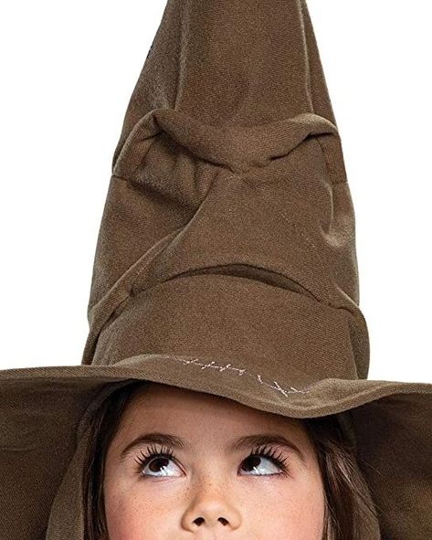 Sombrero seleccionador de Harry Potter 🎩✨ ¡Perfecto para halloween! 😎 Este sombrero de clasificación HOGWARTS es un impresionante accesorio de disfraz de Harry Potter, y seguro que traerá todo tipo de magia a tu hogar este Halloween. 🎁 100% poliéster 🎁 Cierre de Broche de presión 🎁 Lavar a mano _________ 💰 Aceptamos abono/dos pagos 🚚 Servicio delivery 🏠 Somos Tienda física y online 🌐 www.articolipty.com __________ #panama #sombrero #Harrypotter #potterhead #Halloween #geek #spooky Hogwarts Sorting Hat, Wizard Hats, Fashion Movies, Harry Potter Sorting, Harry Potter Sorting Hat, Halloween Party Props, Wizard Hat, Harry Potter Costume, Sorting Hat