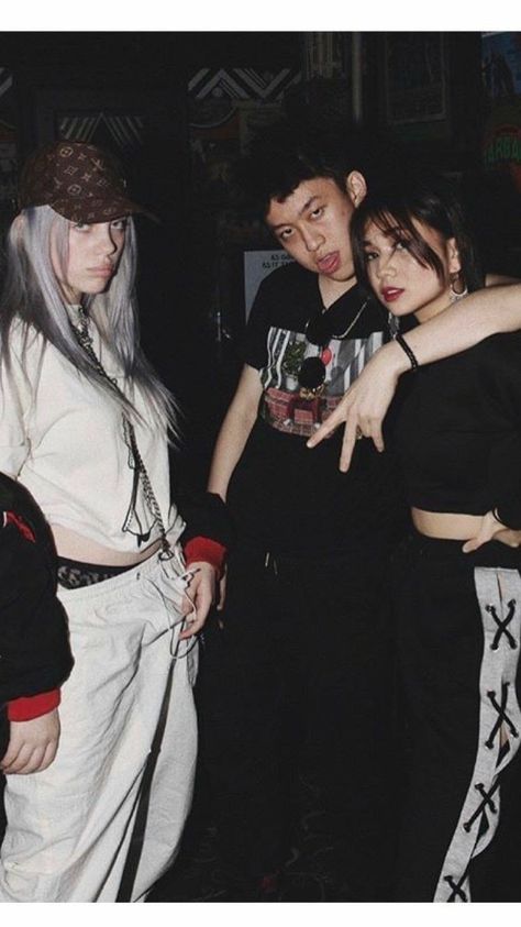 Rich chigga x niki x billie Niki Zefanya Wallpaper, Niki Zefanya, Rich Brian, Wallpaper Aesthetic Dark, Richie Rich, Aesthetic Dark, American Singers, Wallpaper Aesthetic, Concert Outfit