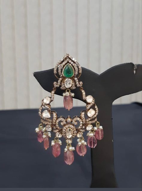 Victorian Buttalu, Lakshmi Jewellery, Small Necklaces, High Jewelry Design, Coral Jewelry Vintage, Vintage Indian Jewelry, Bridal Diamond Necklace, Classy Necklace, Gold Jewelry Outfits