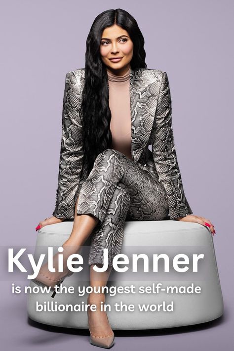 Back in 2007, America was introduced to the Kardashian-Jenner clan on E!’s Keeping Up with the Kardashians. At the time, we had just no idea how insanely famous this reality family would soon become. Today, the family’s youngest member, 21-year-old social media goddess and makeup guru Kylie Jenner, is surpassing her celebrity sisters Kourtney, Kim, Khloe, and Kendall, as the wealthiest among the well-followed group. Moda Kylie Jenner, เสื้อผ้า Kylie Jenner, Kylie Jenner News, Estilo Kylie Jenner, Mode Kylie Jenner, Kylie Jenner Look, Robert Kardashian, Forbes Magazine, Business Photoshoot