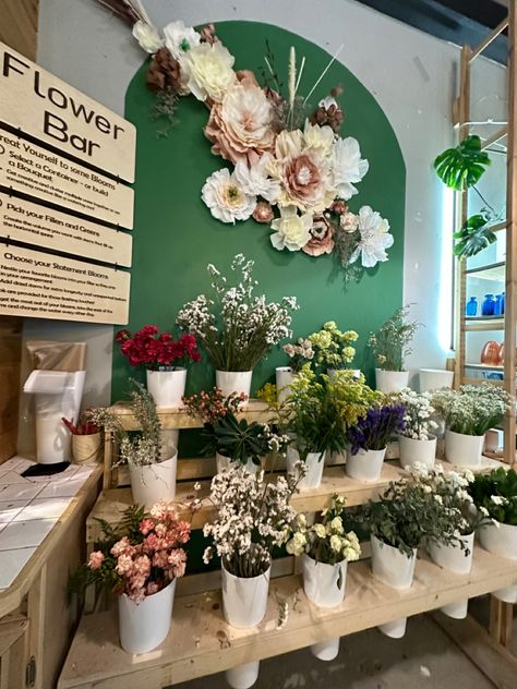 Flower Booth Display Ideas, Flower Shop Interiors, Floral Design Business, Kpop Iphone Wallpaper, Flower Shops, 23rd Birthday, Flower Bar, Florist Shop, Booth Display