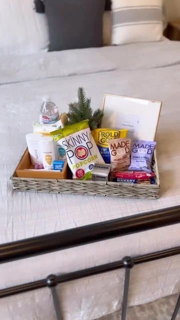 Guest Room Goody Basket, Home Guest Basket, Welcome Tray For Guests, Christmas Guest Basket, Holiday Guest Welcome Basket, Guest Bedroom Welcome Tray, Guest Staying Over Basket, Guest Goodie Basket, Guest Bedroom Gift Basket Ideas