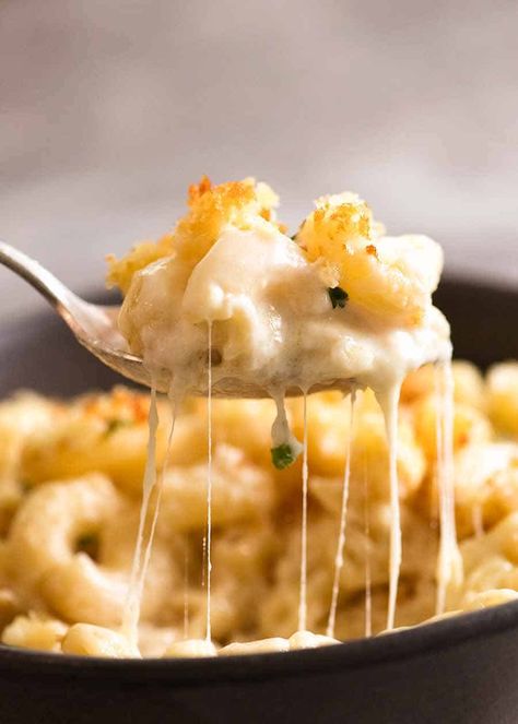 Spoon lifting up a scoop of cheesy Macaroni Cheese Breadcrumb Topping, Cheesy Macaroni, Baked Mac And Cheese Recipe, Bake Mac And Cheese, Macaroni Cheese Recipes, Best Mac And Cheese, Recipetin Eats, Recipe Tin, Baked Mac N Cheese