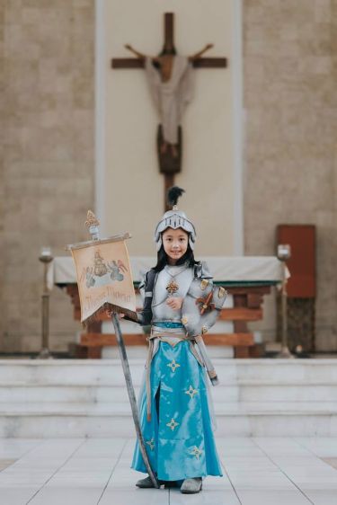 (Slideshow)10 Heavenly costumes for Halloween St Joan Of Arc Costume Diy, Saint Costume For Women, Christian Costumes Halloween, St Michael Costume, Saints Costume, Virgin Mary Costume, Bible Costumes, Joan Of Arc Costume, Military Style Outfits